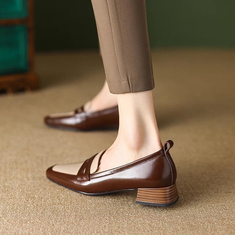 Mocassim de Couro Retrô, Sapato Casual, Moda Confortável, Estilo Vintage, Calçado Feminino, Conforto e Estilo, Roupas Versáteis, Peça Atemporal, Tendência de Moda, Mocassim Feminino, Design Elegante, Mocassim, Mocassim Feminino, Mocassim Feminina, Sapatos Mocassim Feminino, Mocassim Sapato Feminino, Sapato Mocassim, Mocassim Preto, Loja Aiella