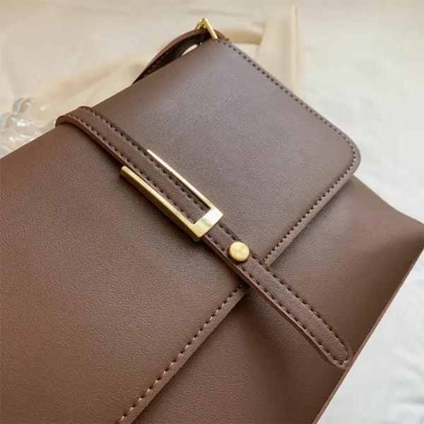 Bolsa Envelope Couro Luna, Acessórios de Moda, Bolsa Elegante, Estilo Sofisticado, Moda Feminina, Look Chic, Tendência de Acessórios, Bolsa de Couro, Design Moderno, Peças Versáteis, Aiella