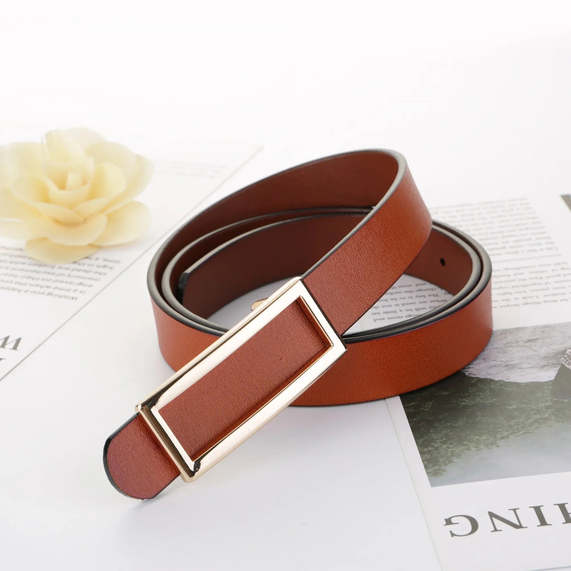 Cinto de Couro, Cinto com Fivela Retangular Dourada, Cinto Feminino, Acessórios de Moda, Cinto Elegante, Moda Feminina, Cinto Estiloso, Acessórios Versáteis, Cinto, Cinto Feminino, Cinto Feminino de Couro, Cinto Feminino Preto, Cinto Feminino Country, Cinto Feminino Fino, Cinto Feminino Marrom, Loja Aiella