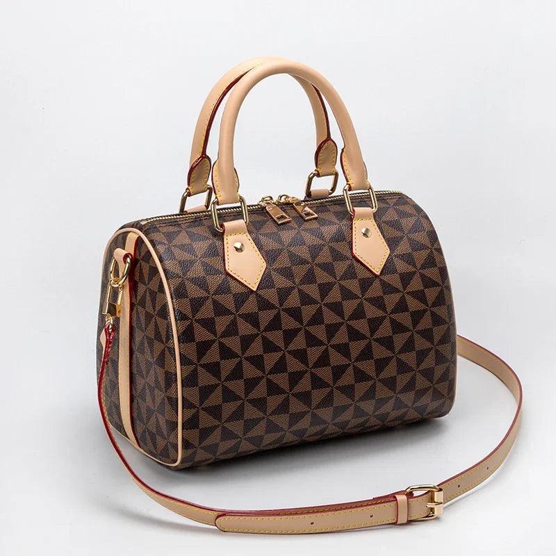 Bolsa De Couro Xadrez, Estilo Retrô, Elegância, Moda Feminina, Acessório Clássico, Durabilidade, Bolsa de Couro Xadrez com Alça, Bolsa de Couro Xadrez Vintage, Acessórios Elegantes, Estilo Retro, Look Sofisticado, Moda Vintage, Peça Atemporal, Conforto e Praticidade, Design Único, Tendência de Acessórios, Bolsa Fashion, Aiella