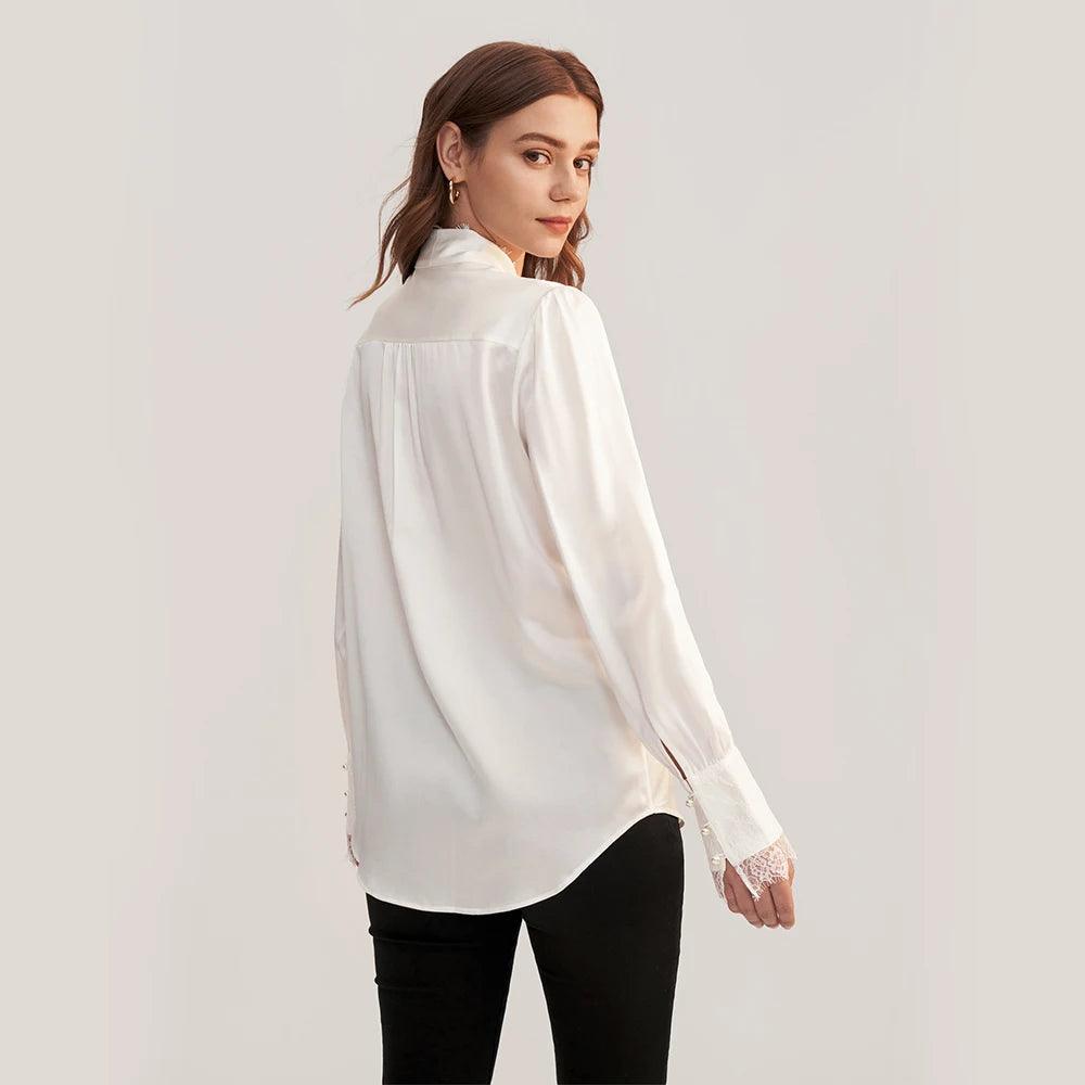 Blusa de Seda, Camisa de Seda com Laço Removível, Blusa de Seda com Pérola, Moda Elegante, Estilo Sofisticado, Look Versátil, Roupas Femininas, Conforto e Estilo, Peça Atemporal, Tendência de Moda, Blusa Feminina, Detalhe Diferenciado, Loja Aiella